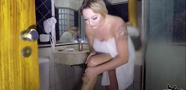  Binho cola em Rafaella Denardin e filma ela no banho e se preparando para um cena com o dotado - Binho Ted - Ed Junior